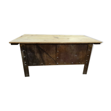 Table de salon en fer riveté et bois