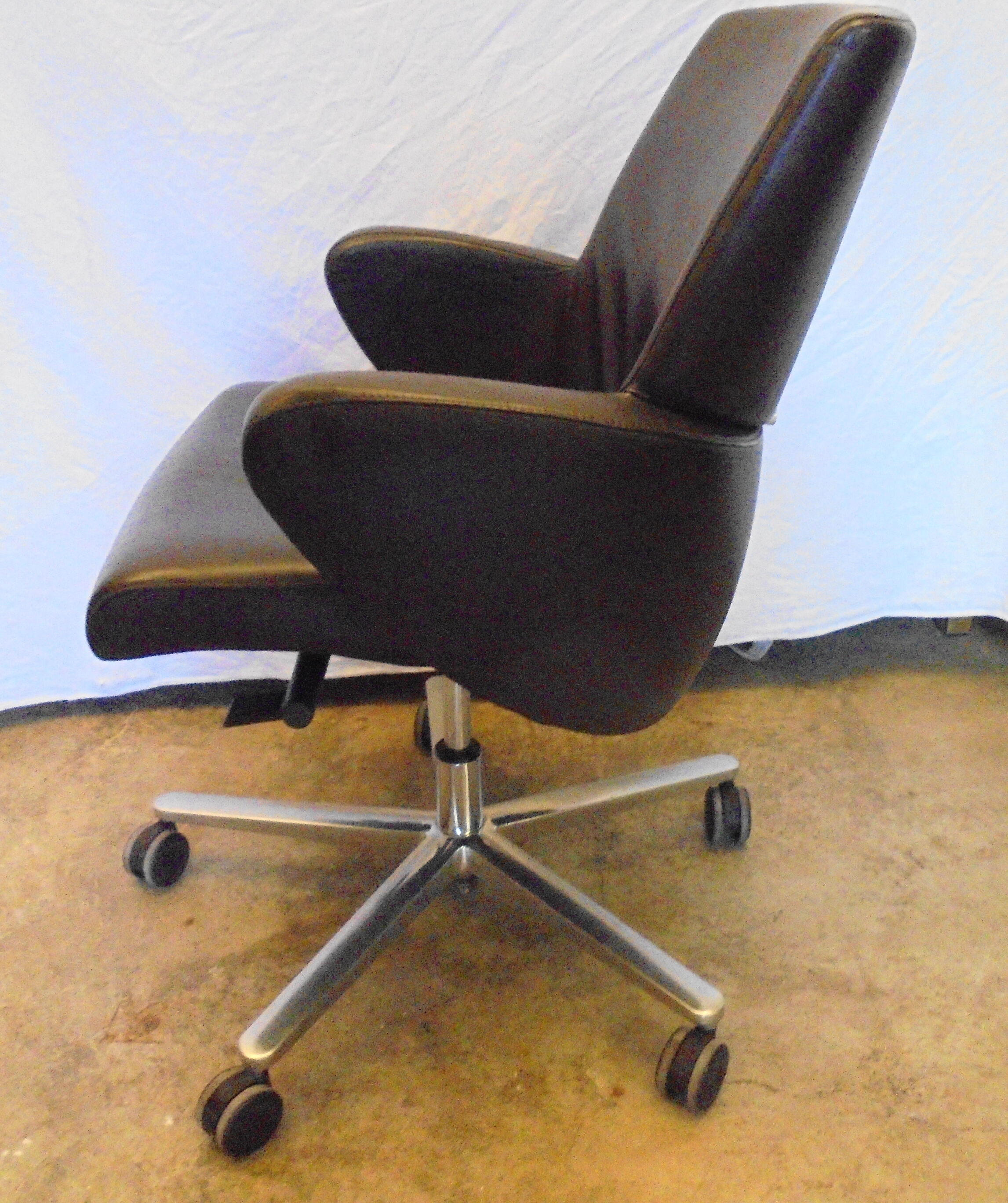 2000s Emmegi leather Italian office chair