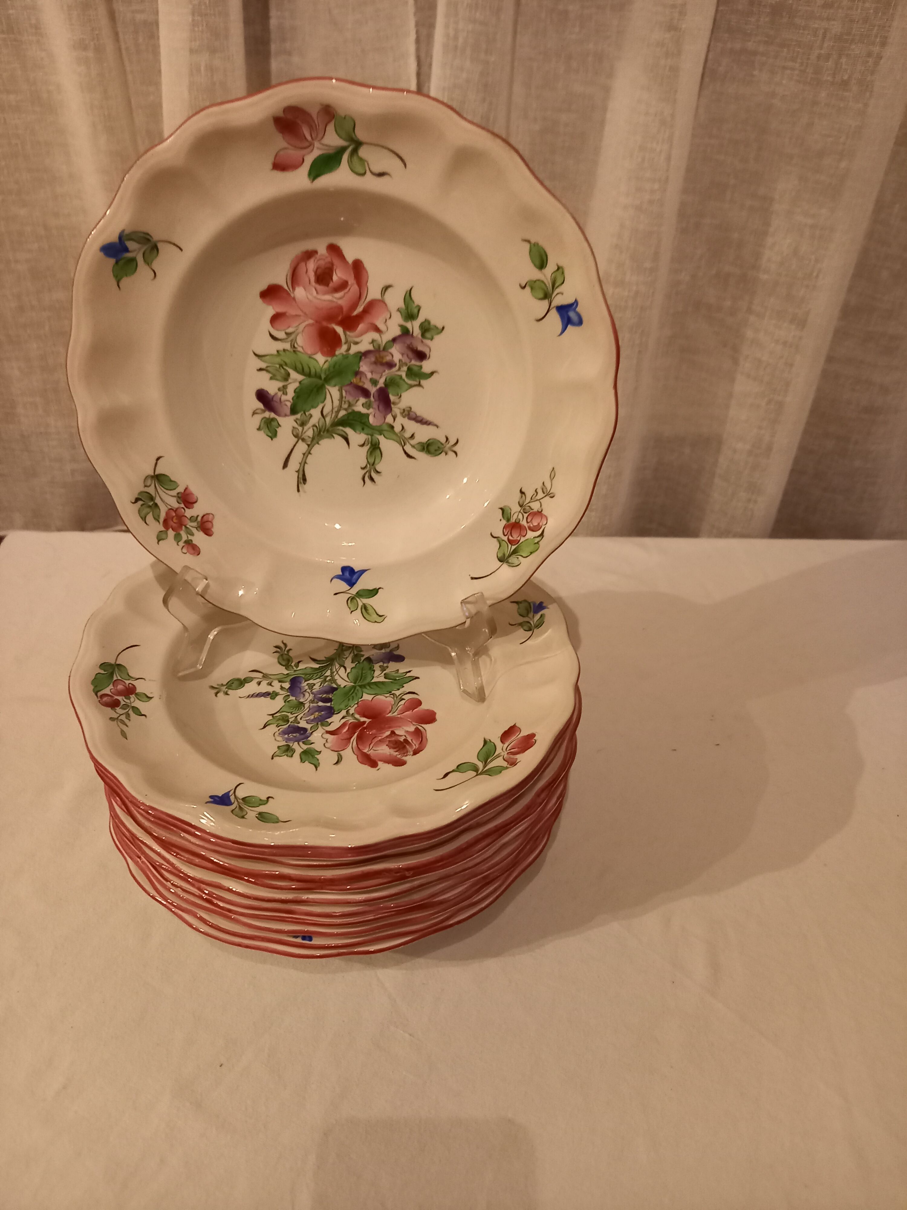 Set of 12 hollow plates porcelain Lunéville, flowers (tulip-rose) model Lamppost, early twentieth century