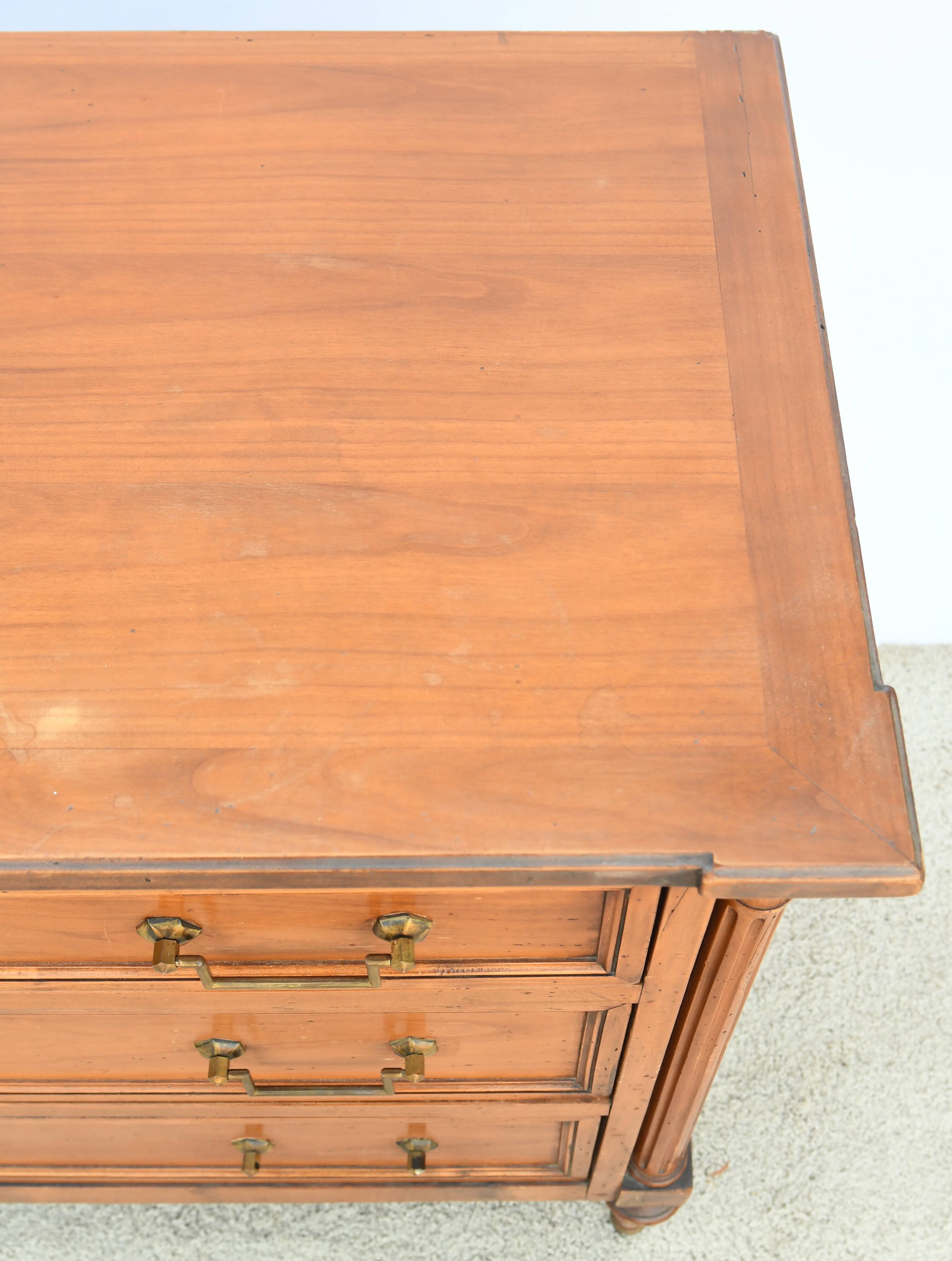 Commode de style Louis XVI
