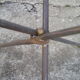 Table basse ronde tripode en laiton et verre 1970