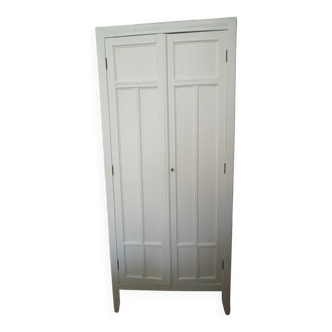 Armoire parisienne blanche