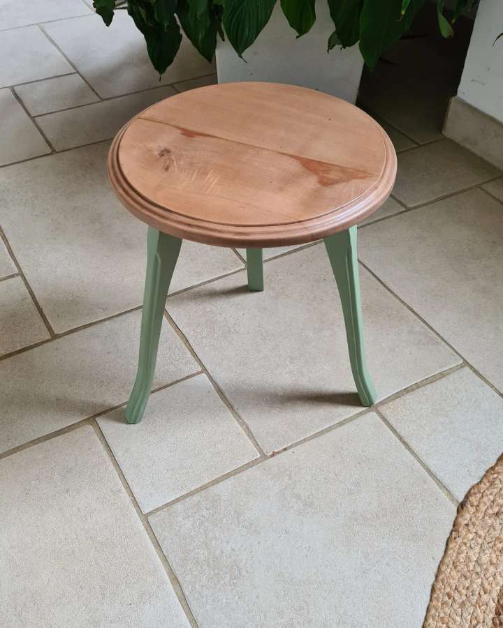 Tabouret tripode