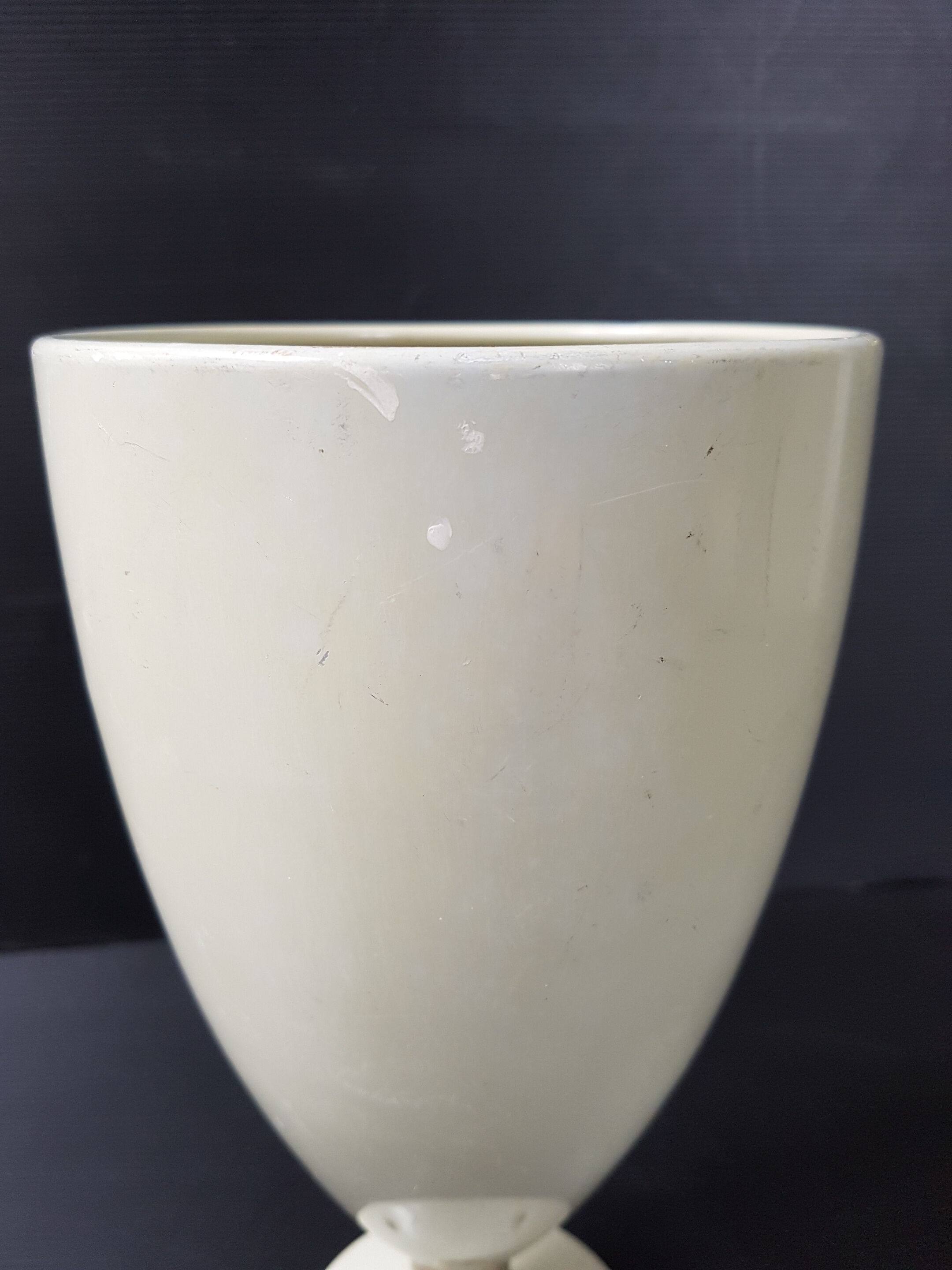 Spot 50 years beige metal