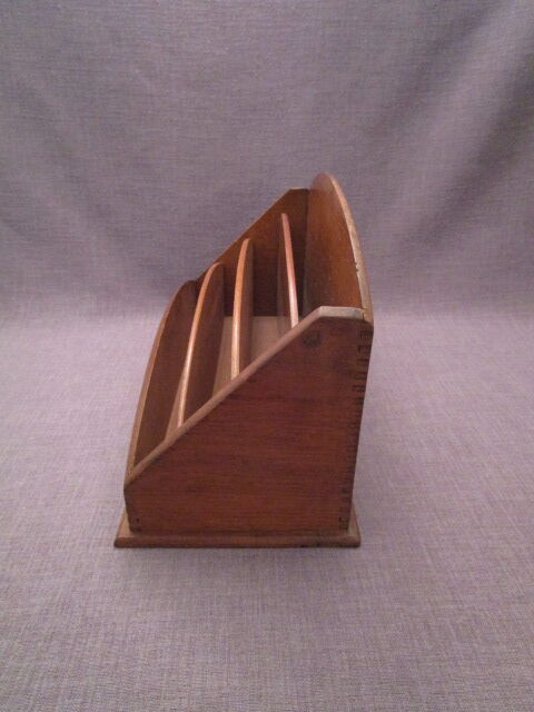 Old letter carrier in oak