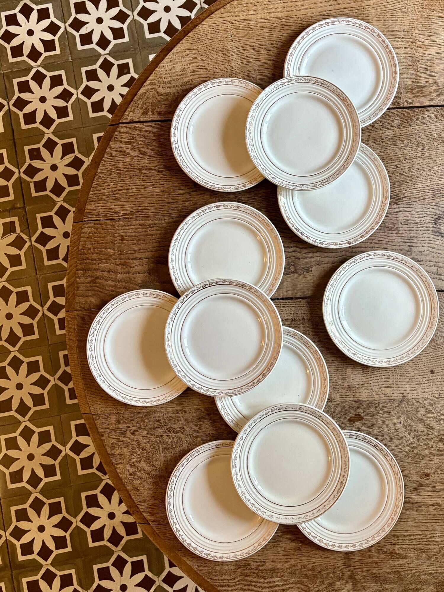 Lot de 12 assiettes à dessert vintage blanches et dorées Céranord