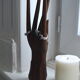 Main baguier en bois sculpté