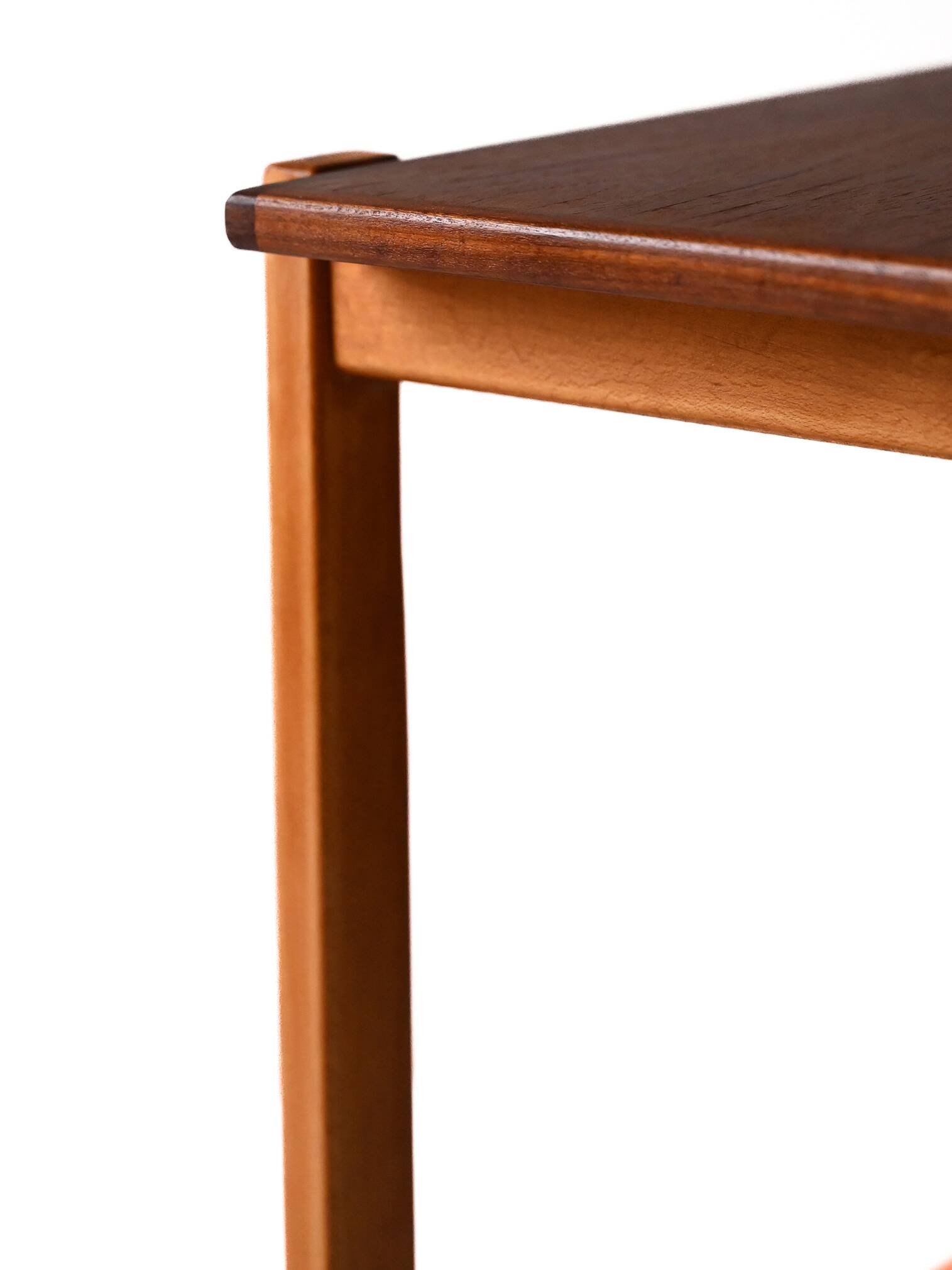 Paire de tables gigognes scandinaves vintage en teck et hêtre