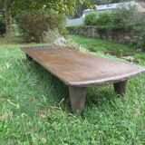 Table basse en bois sculpté de la tribu Naga