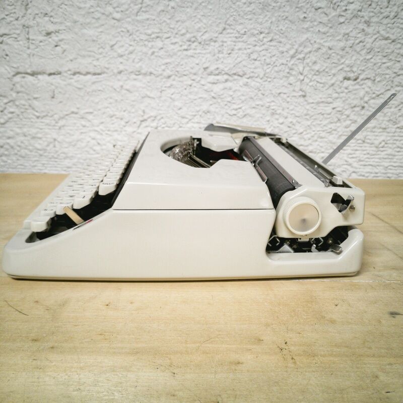 Brother Deluxe 900 Typewriter