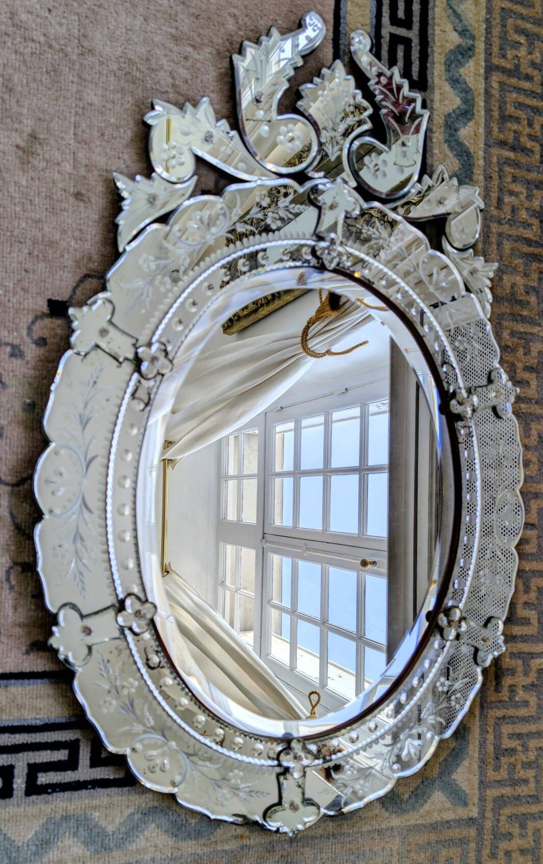 Grand venetian mirror from 1890 in excellent condition