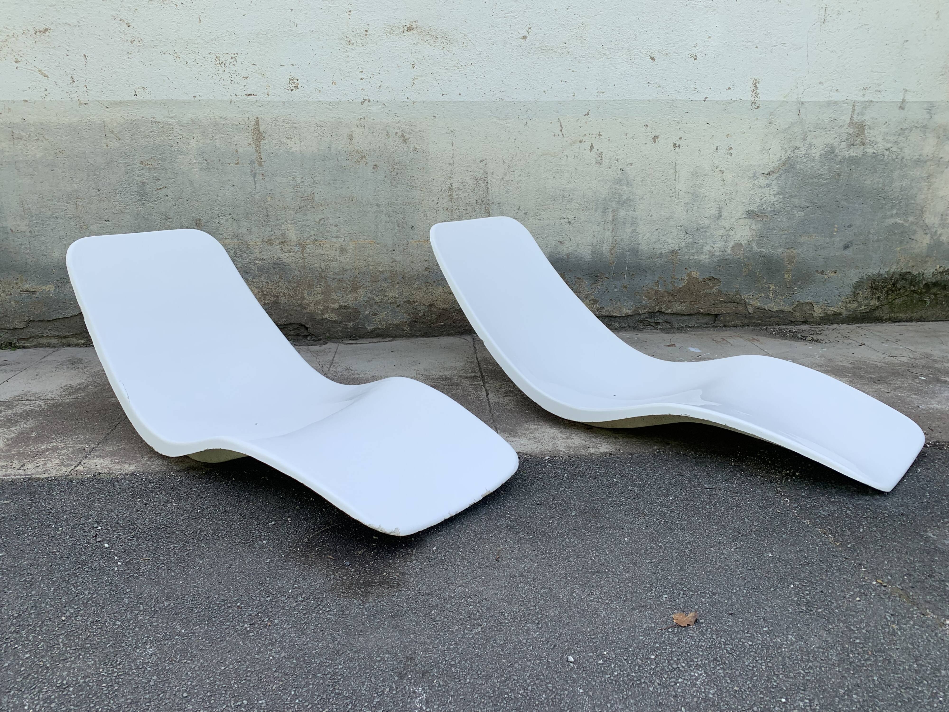 Pair of Eurolax R1 sunbeds by Charles Zublena