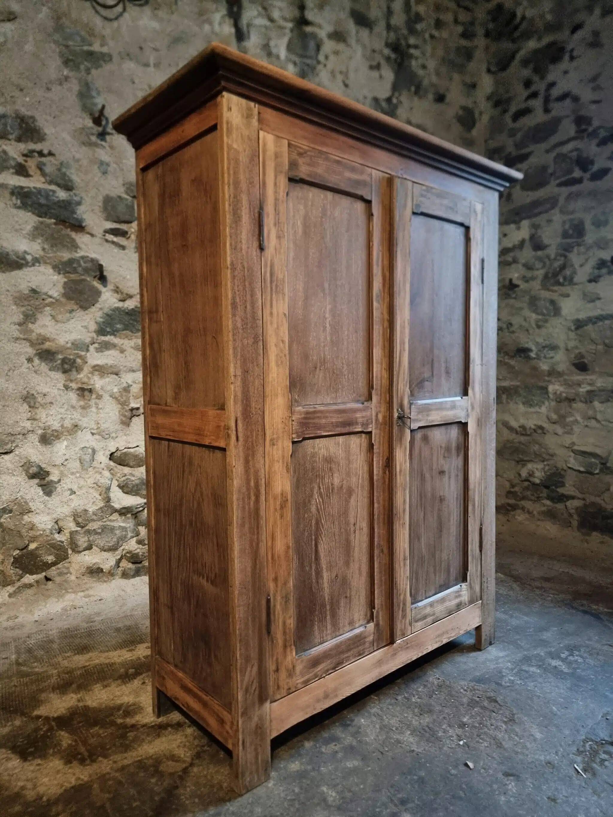 Antique French wardrobe in oak and pine, late 19th century.