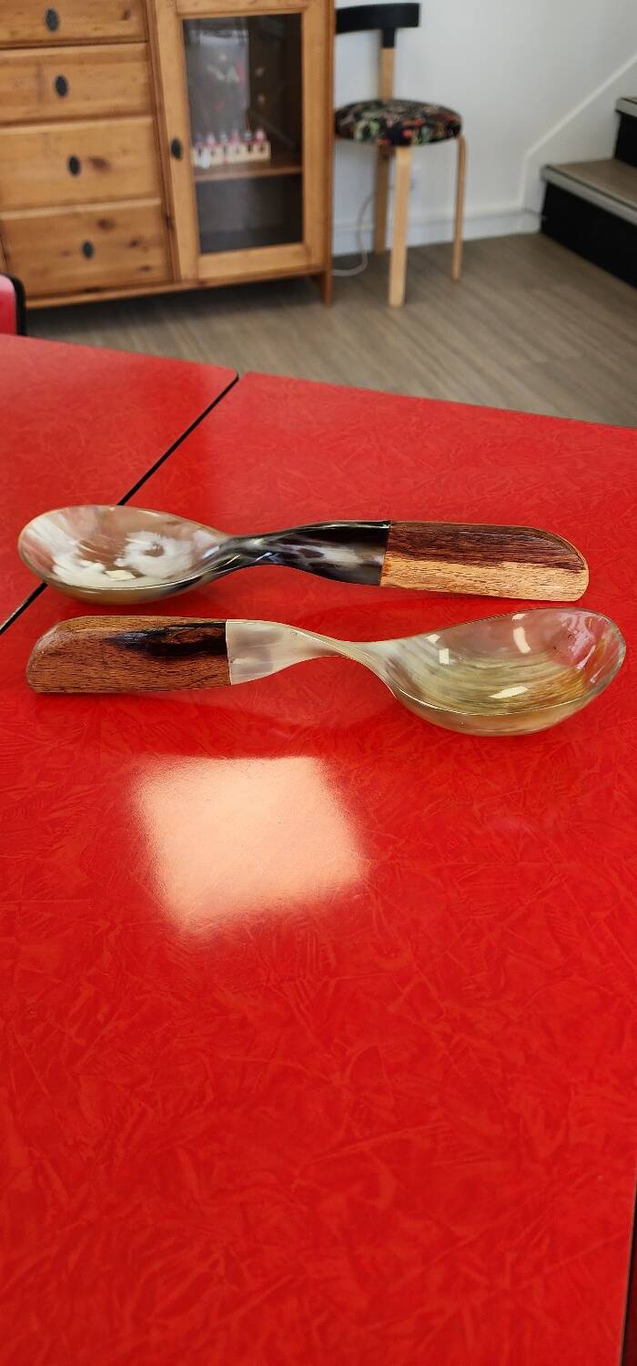 Salad server in buffalo horn and exotic wood