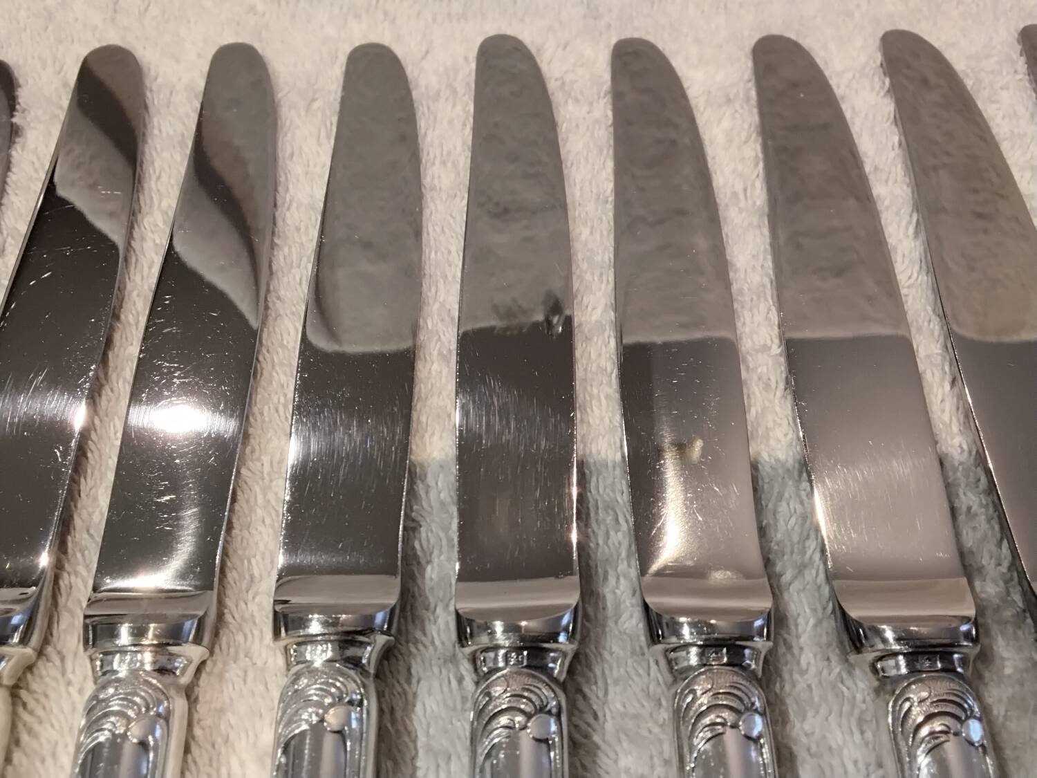 12 Christofle Marly silver plated dessert knives, 19.7cm