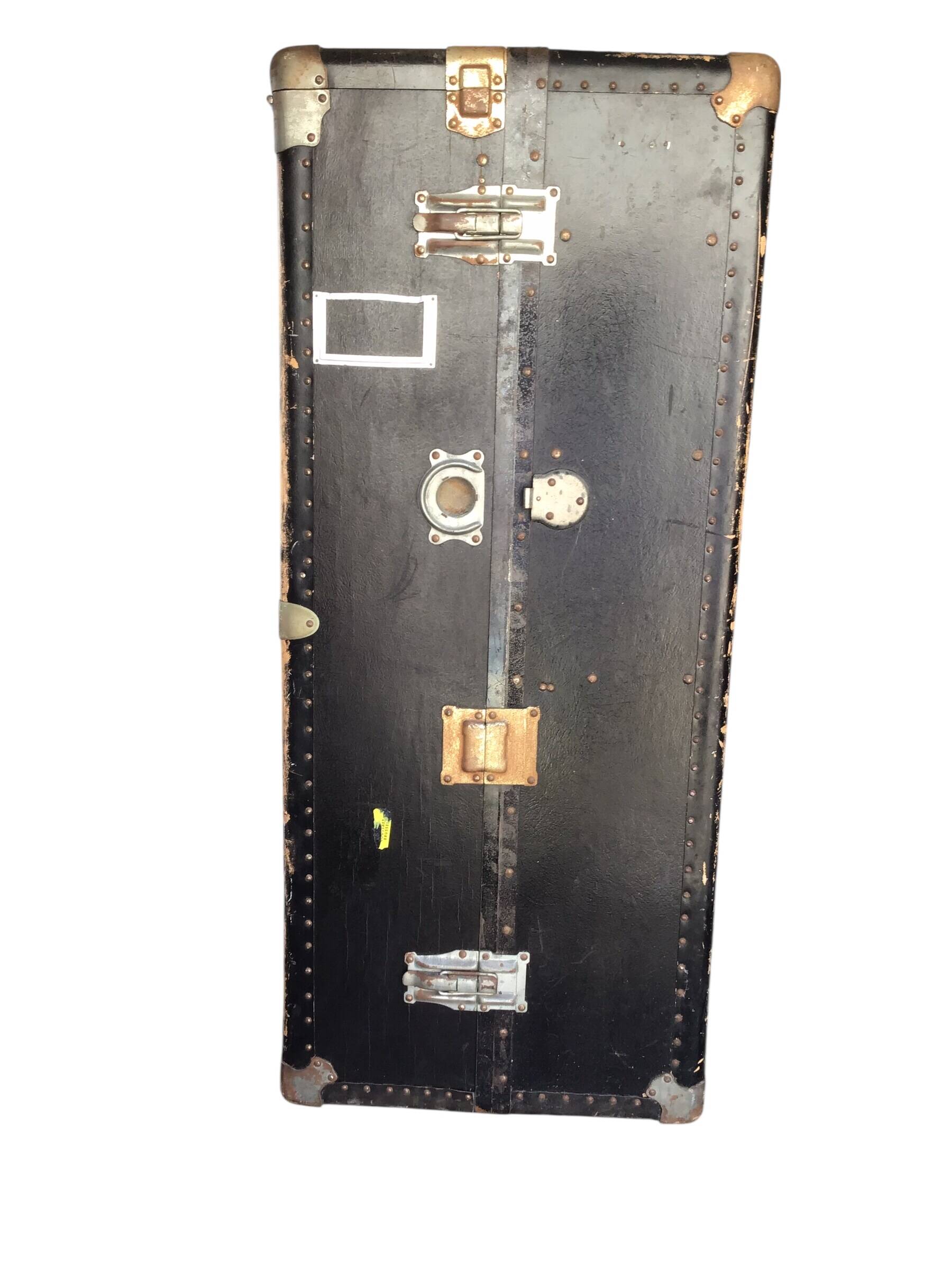 Antique vertical cabin trunk – 109 cm – parchment interior