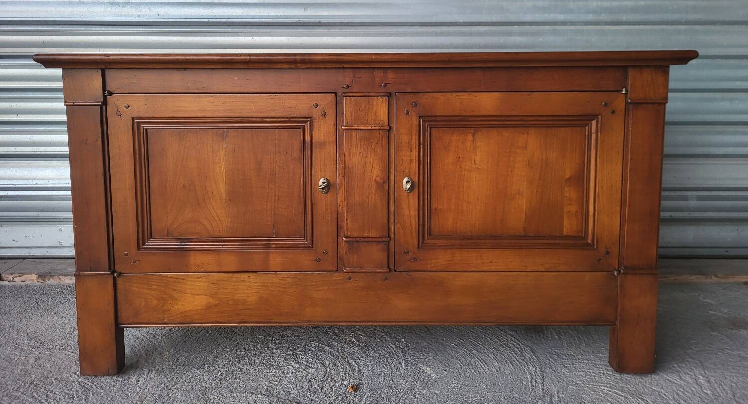 Buffet bas, bahut en bois massif chevillé