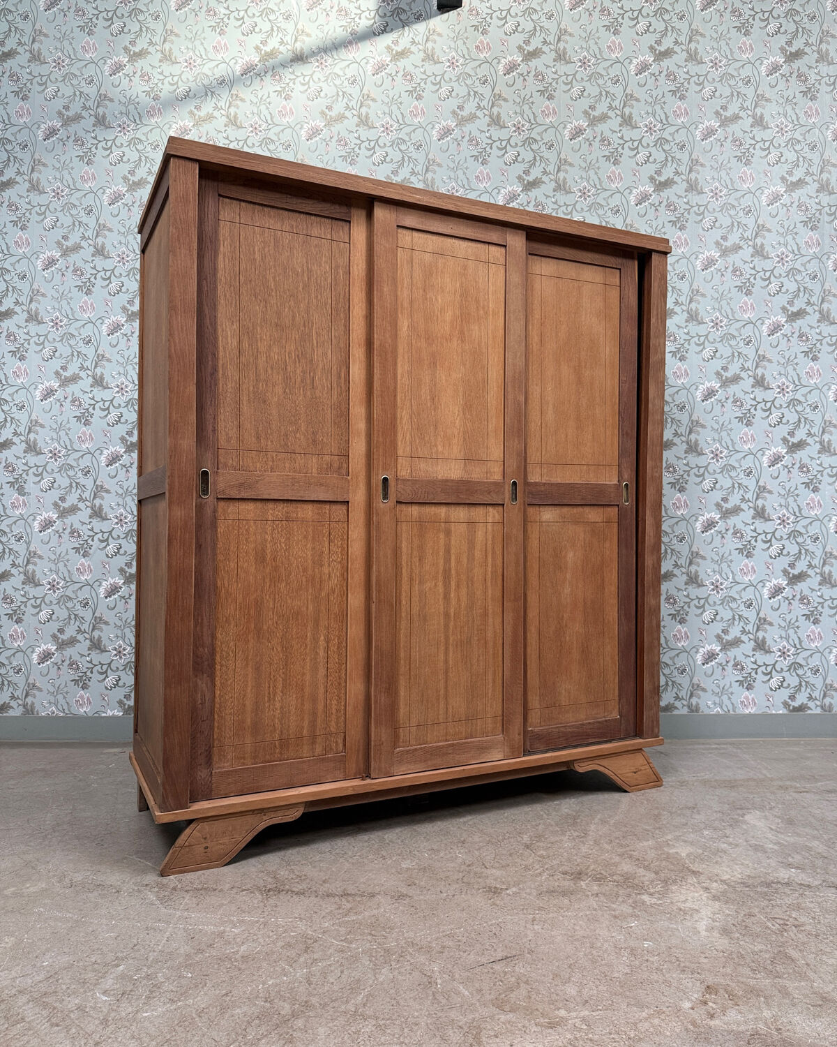 Parisian wardrobe with sliding doors (renovated)