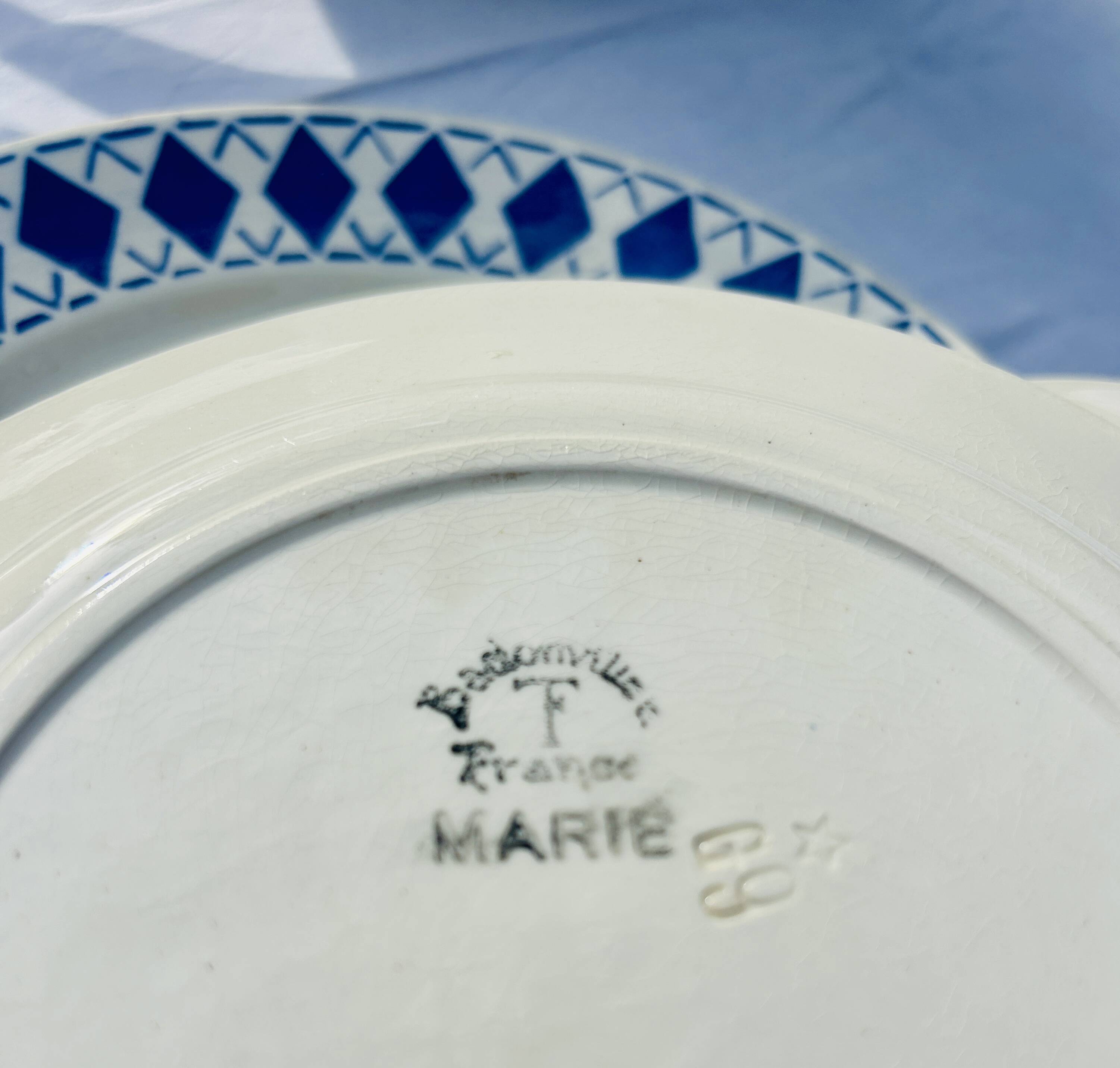 5 assiettes faïence