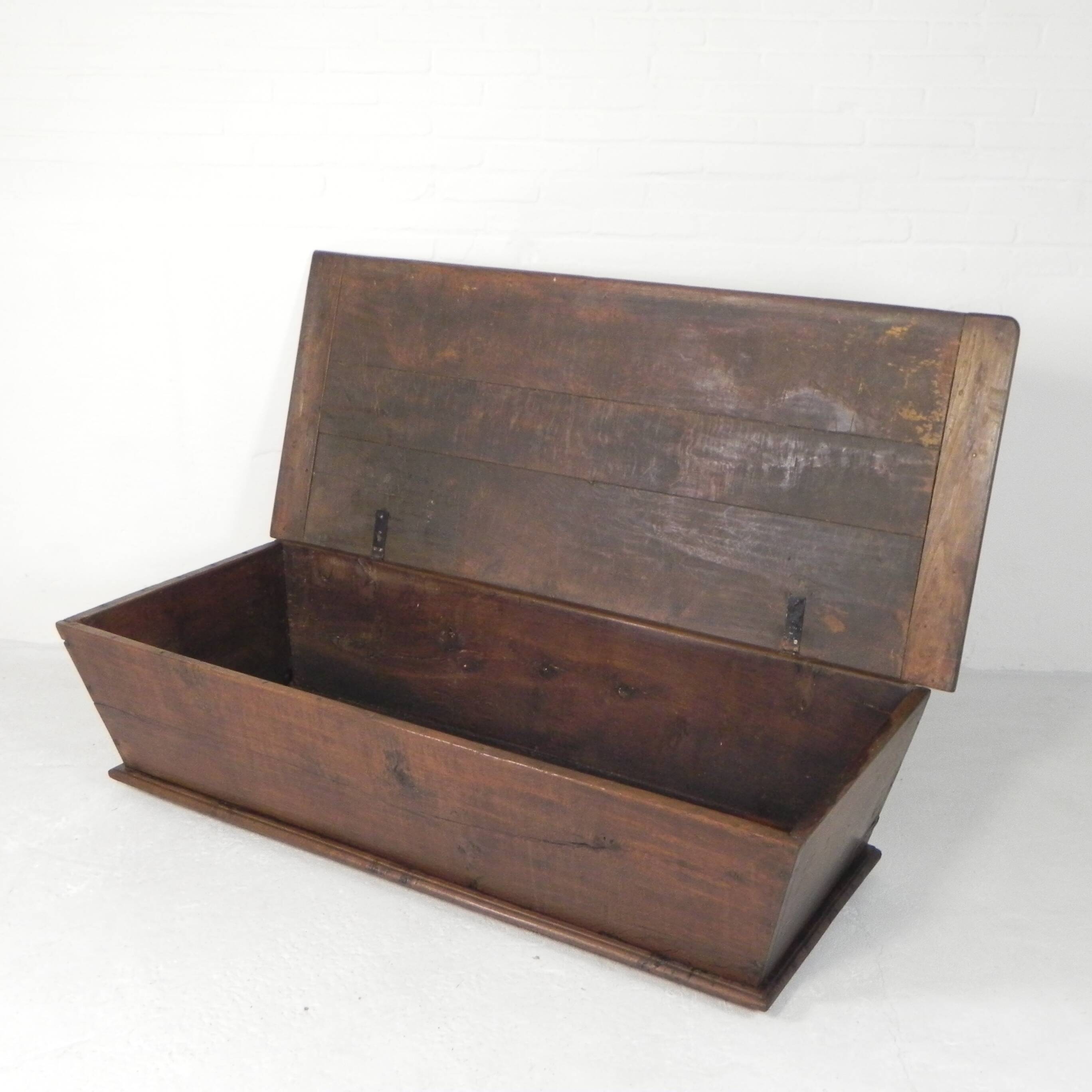 Ancien coffre en chêne, auge, coffre à couvertures XIXe siècle