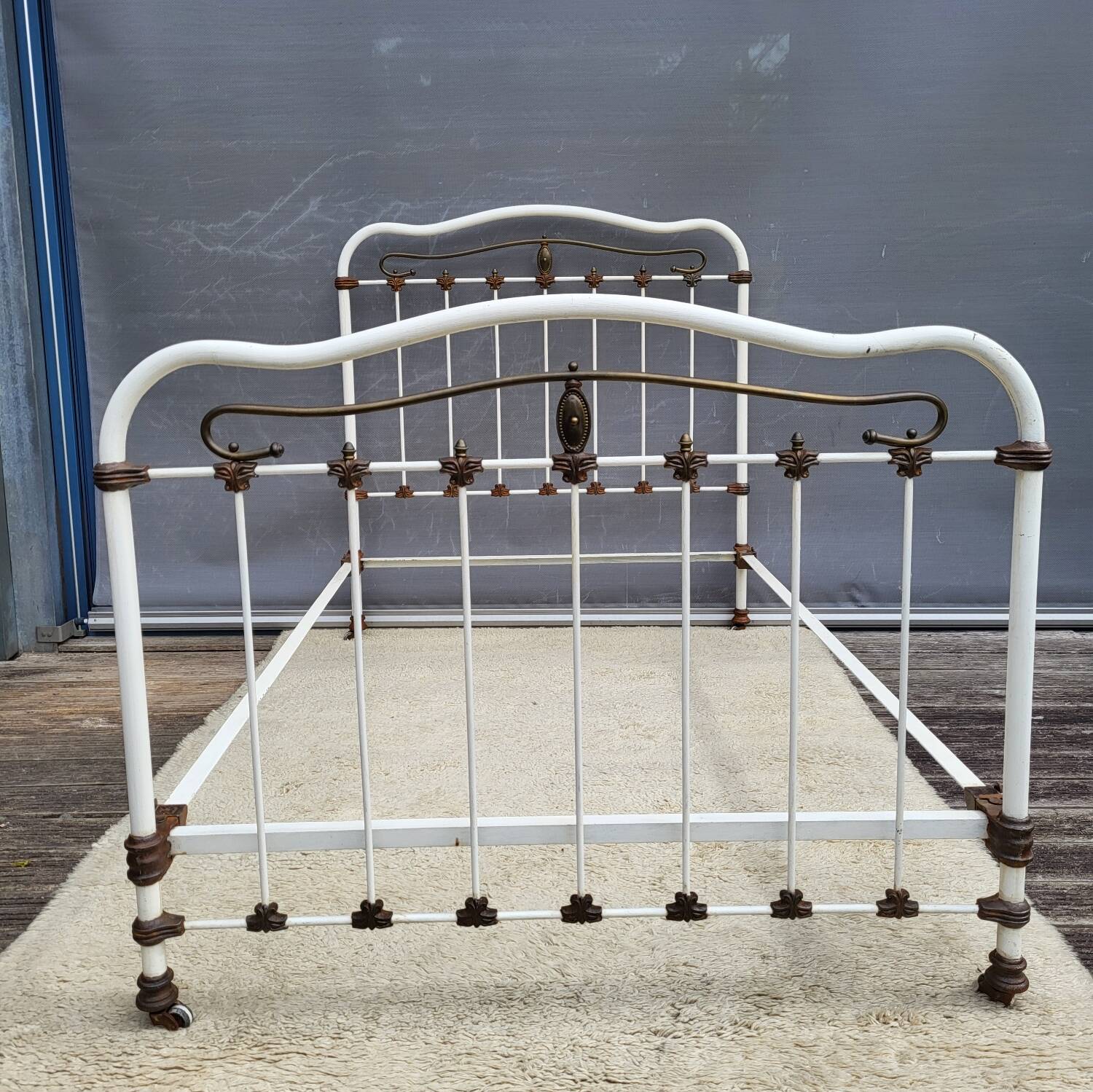 Art Deco Accolade Bed on Casters 190x120