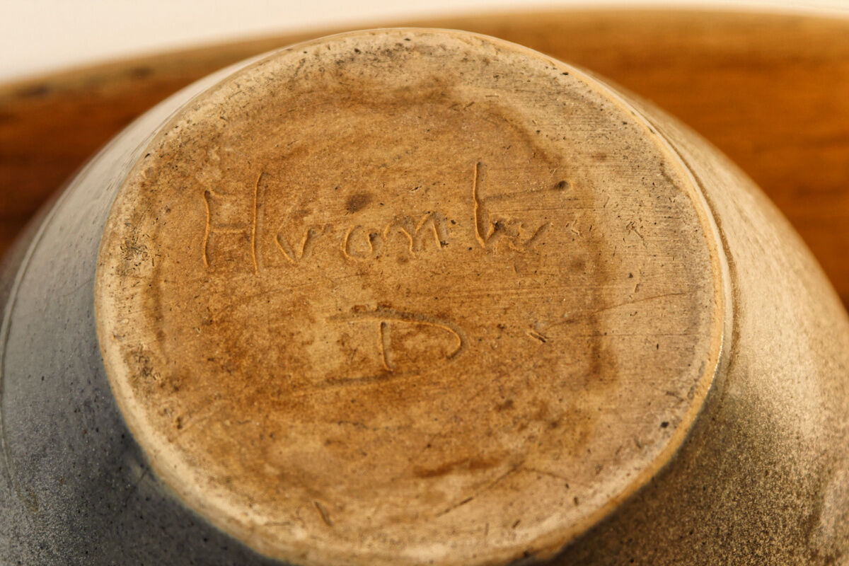 Cache pot in bluish sandstone, signed