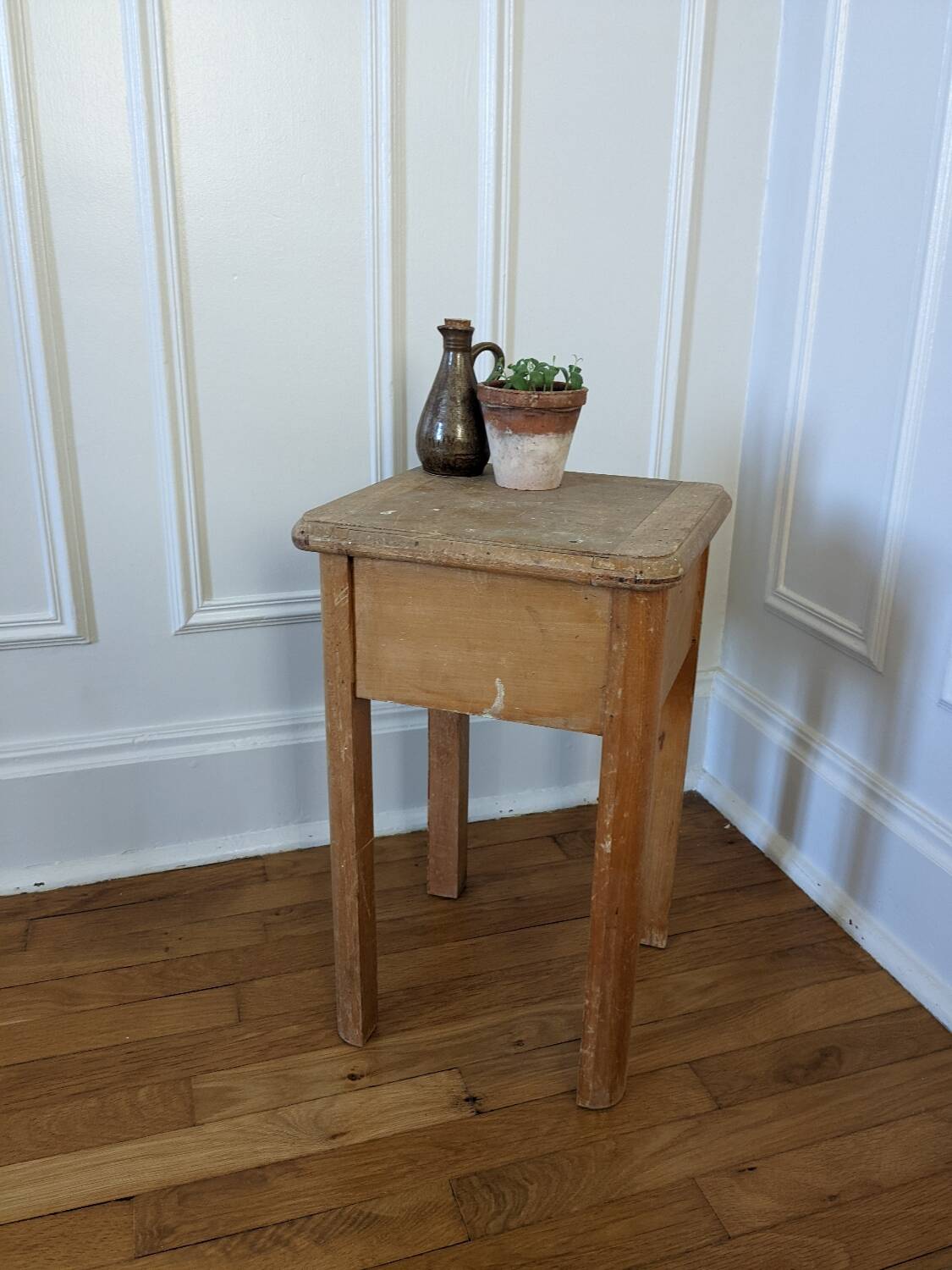 Painter's chest stool