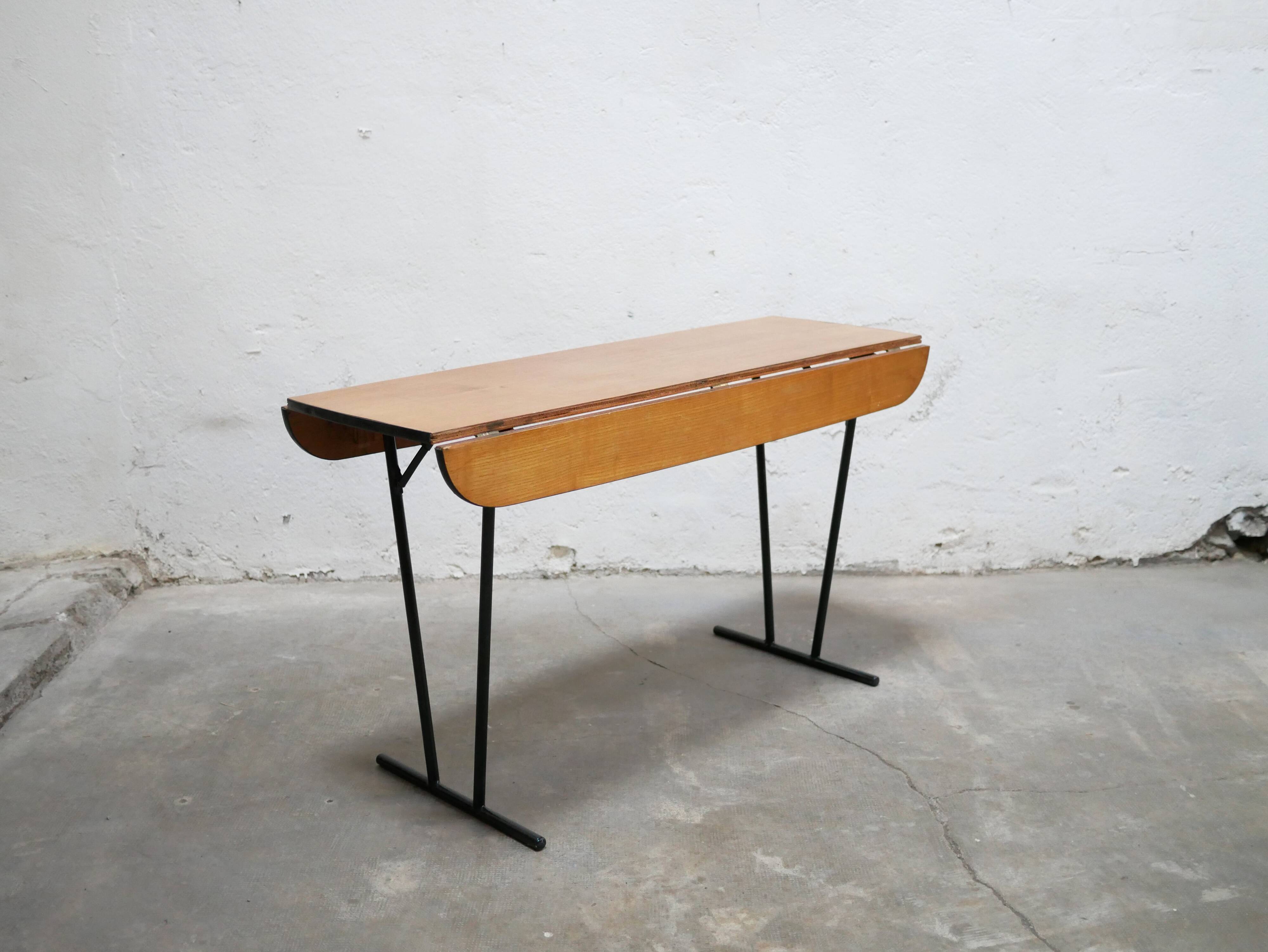 Table pliante vintage en bois et métal
