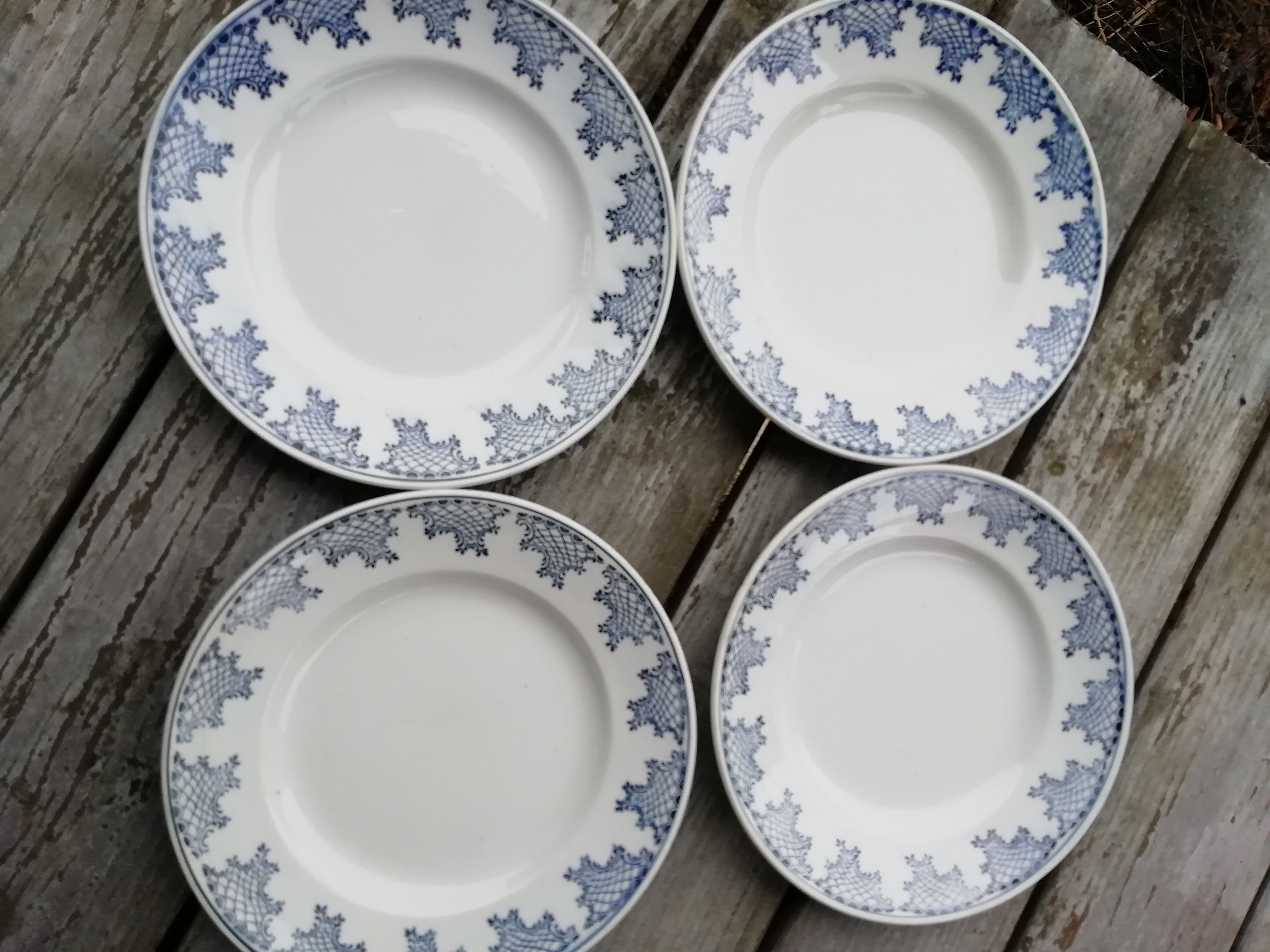 4 flat iron earth plates