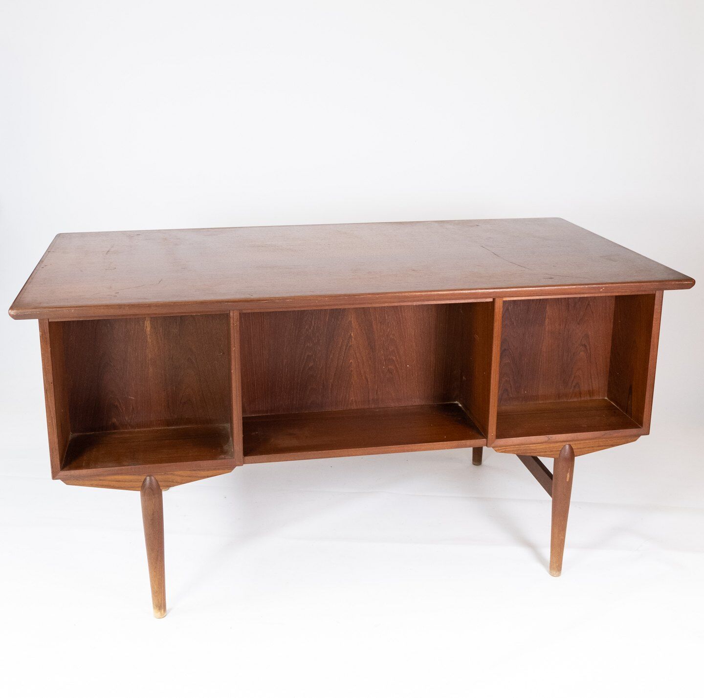 Desk in teak of danish design from the 1960s