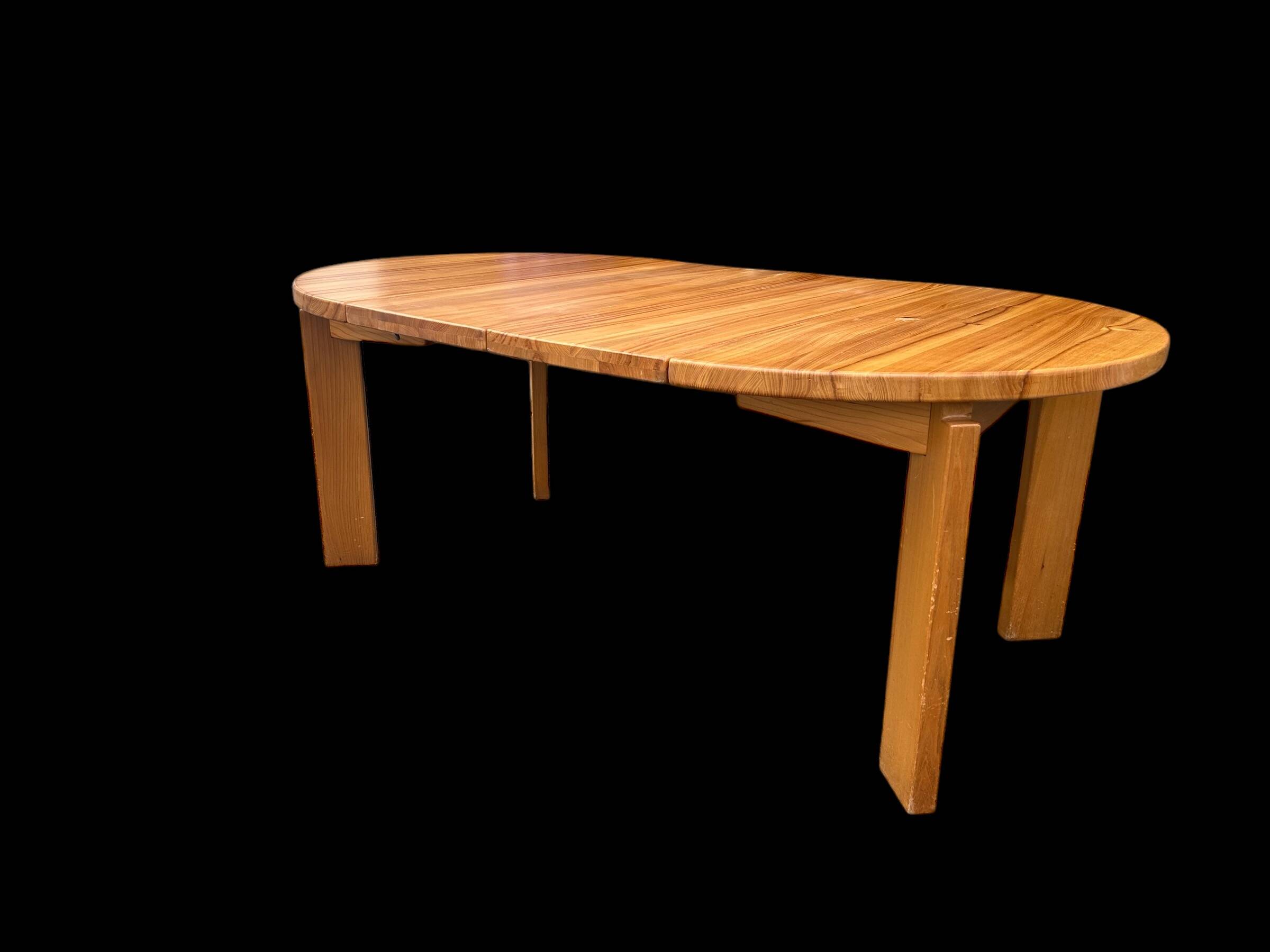 dining table in elm Maison Regain