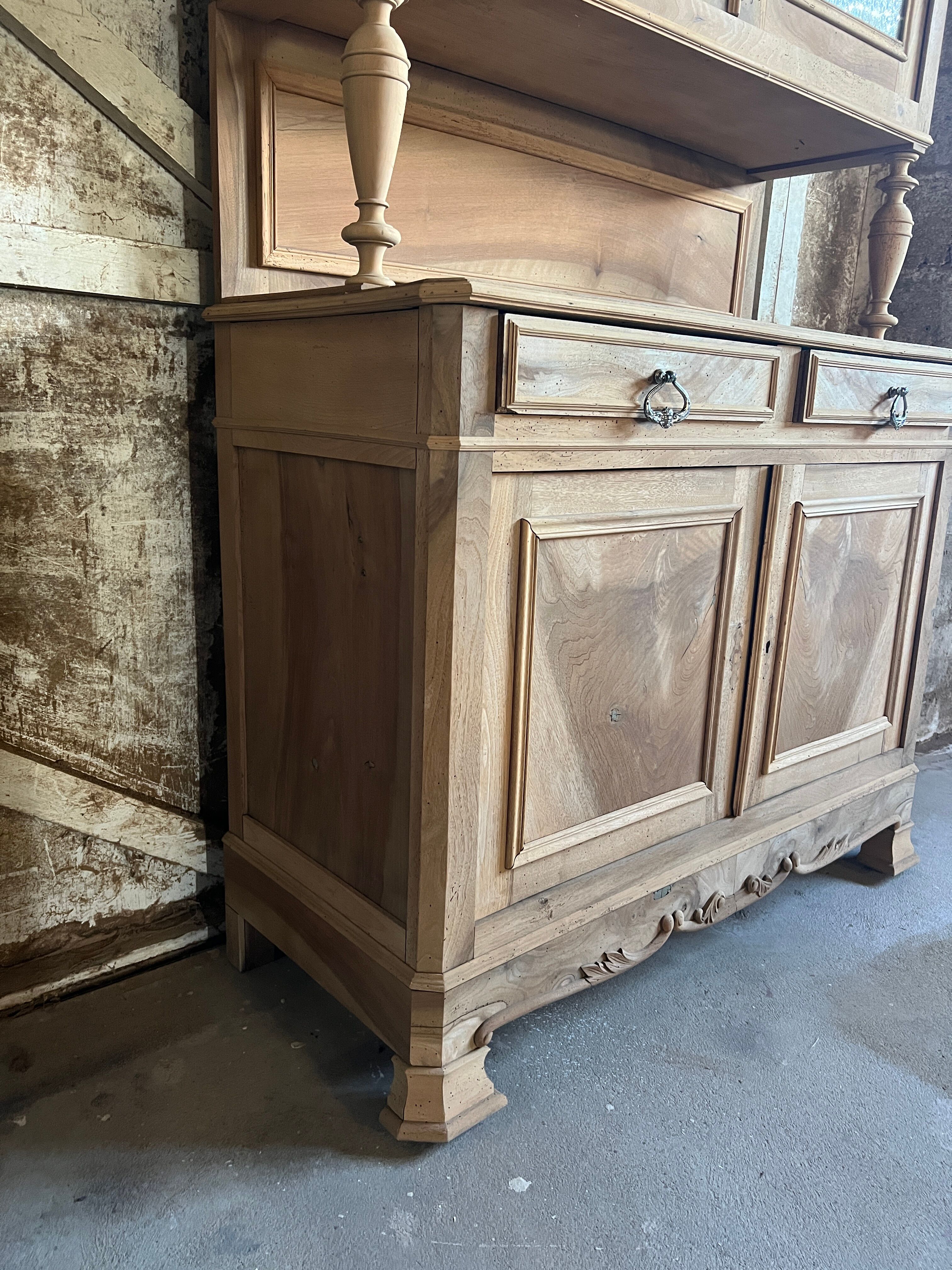 Sideboard 2 aerogummed vitreous body