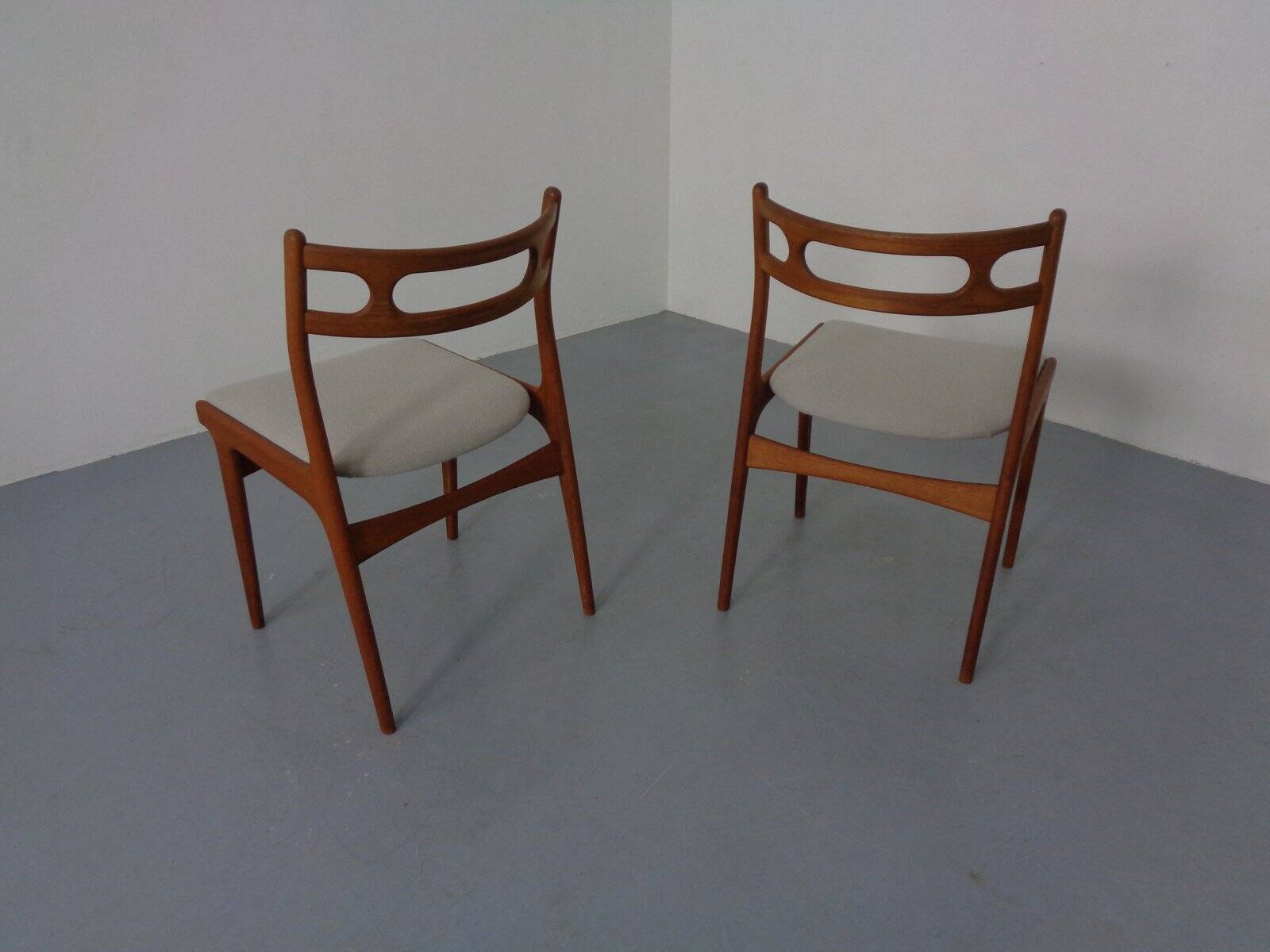 Model 138 Teak & Kvadrat Hallingdal Dining Chairs by Johannes Andersen for Uldum Møbelfabrik, Denmark, 1960s, Set of 2