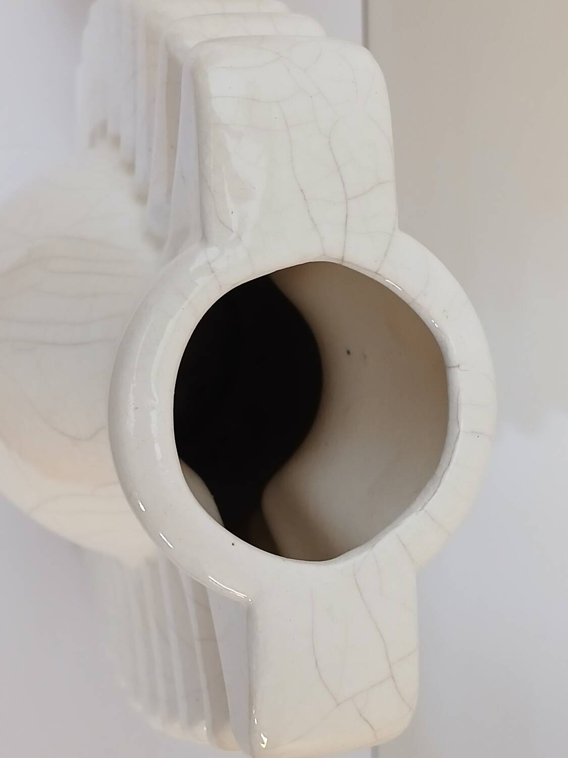 Duo de vases en céramique blanche craquelée Néo Art Déco France