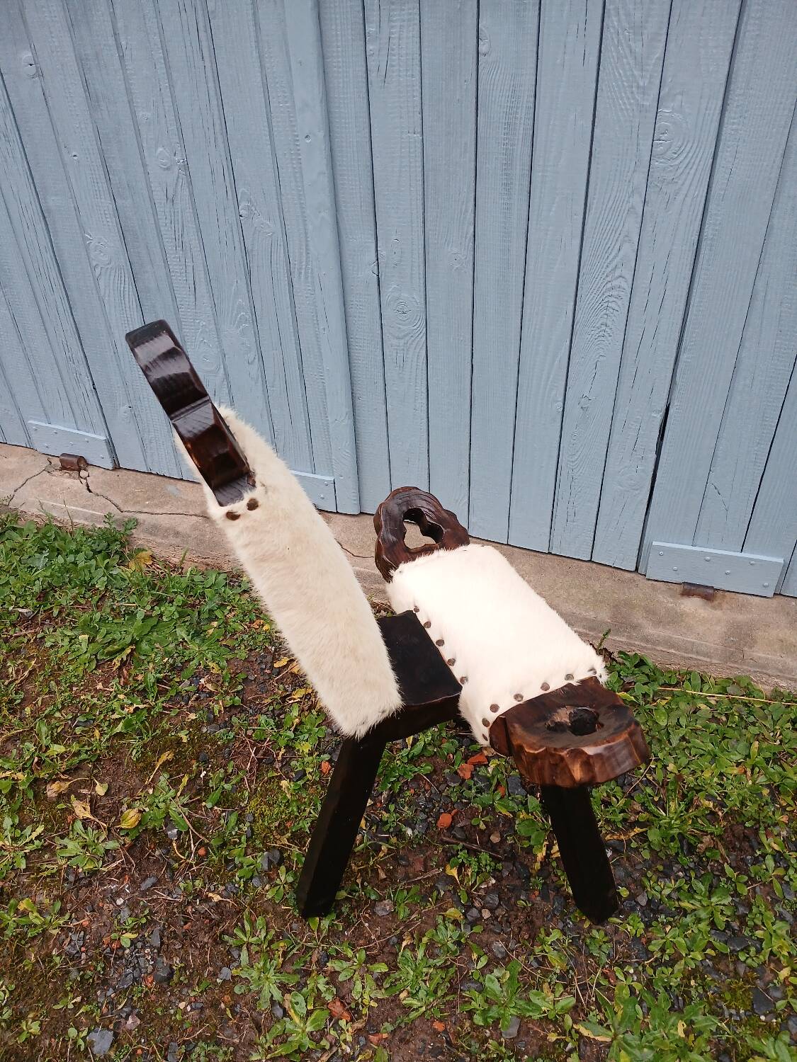 Tripod chair/stool in wood and goatskin