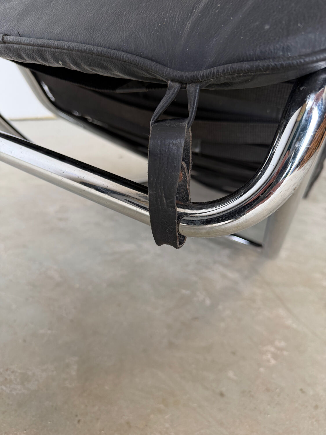 Chaise longue modèle LC4 par Le corbusier, Charlotte Perriand