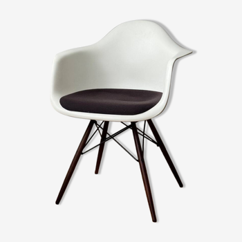 DAW Charles and Ray Eames armchair by Vitra