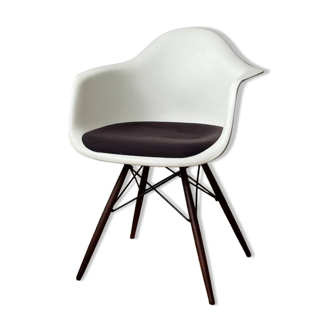 DAW Charles and Ray Eames armchair by Vitra
