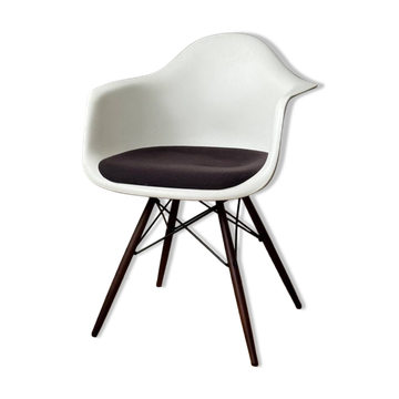 DAW Charles and Ray Eames armchair by Vitra