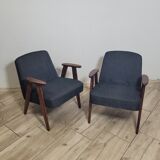 Paire de fauteuils 366 conçus dans les années 1960 par Jozef Chierowski