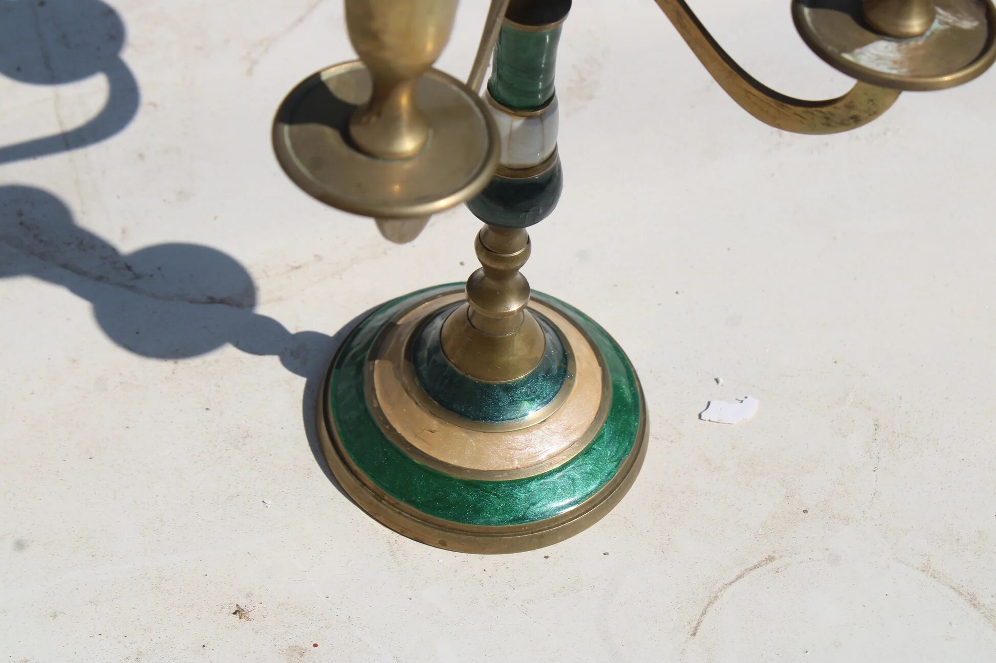 Vintage 5-light candelabrum in brass – Green and white decor