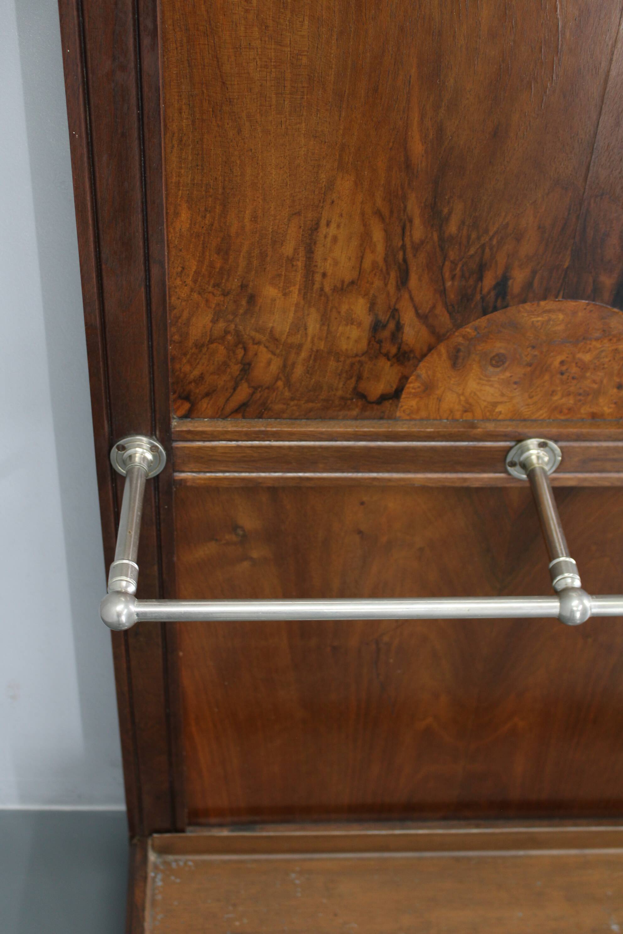 Portemanteau Art déco tchécoslovaque en noyer avec miroir, années 1930