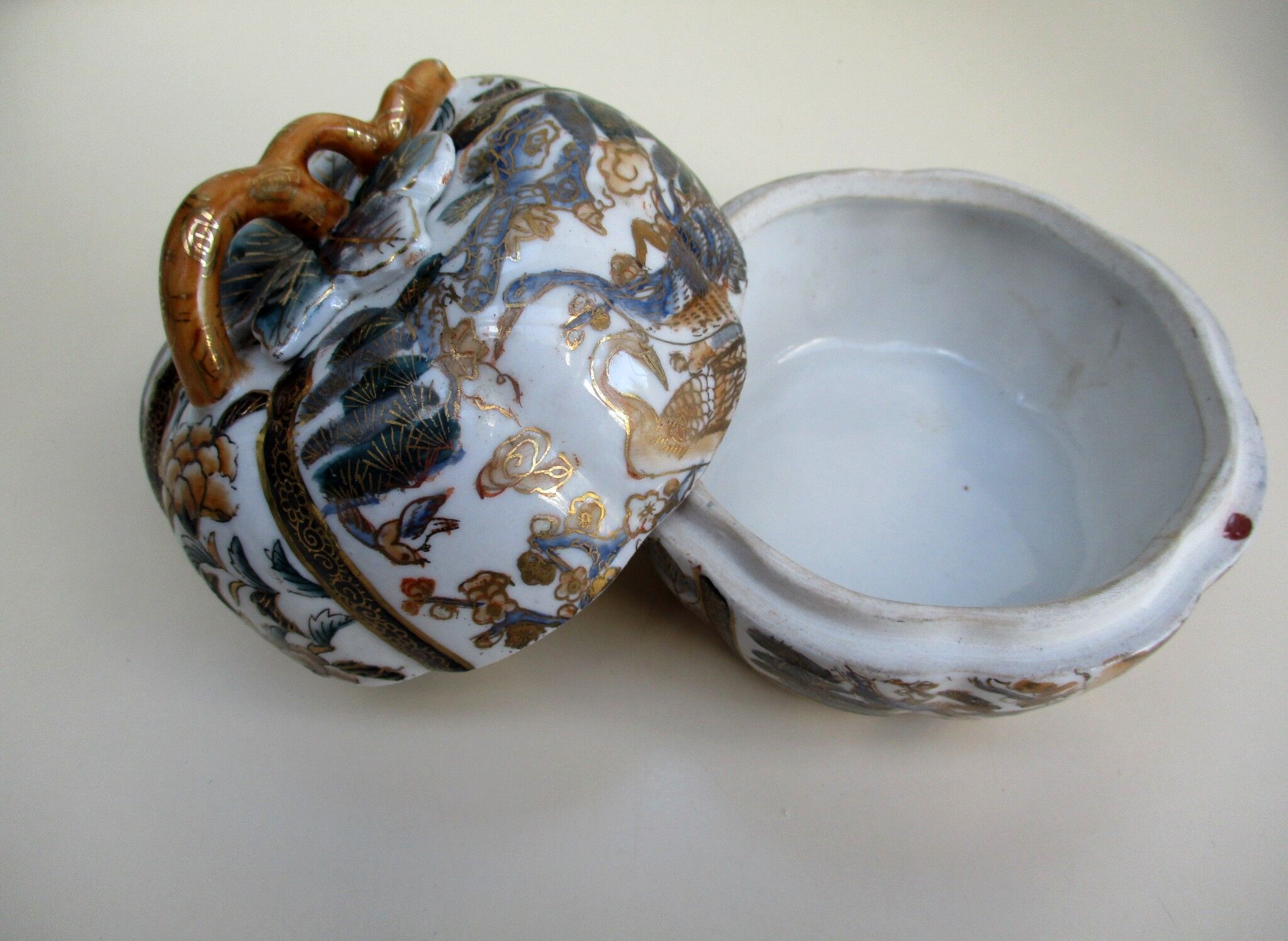 Chinese porcelain covered pot