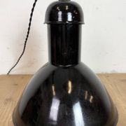 Lampe suspendue industrielle en émail noir de AEG, années 1930