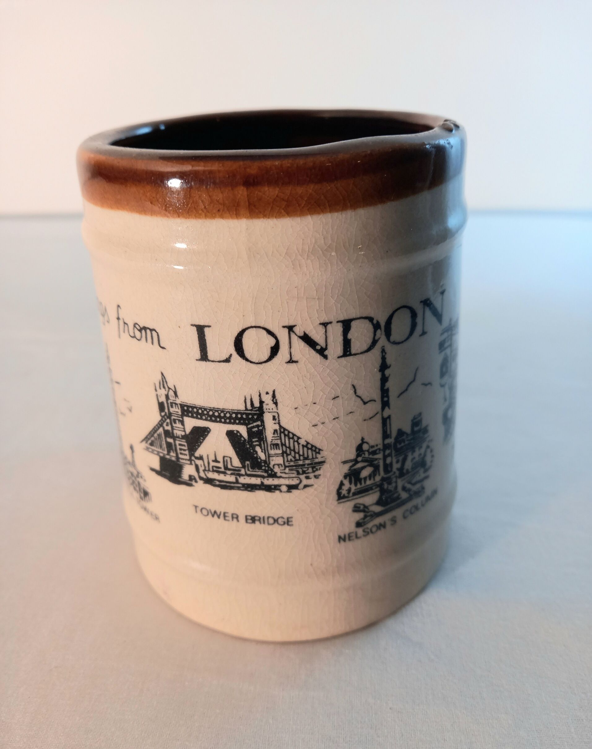 Sandstone beer mug ''London''