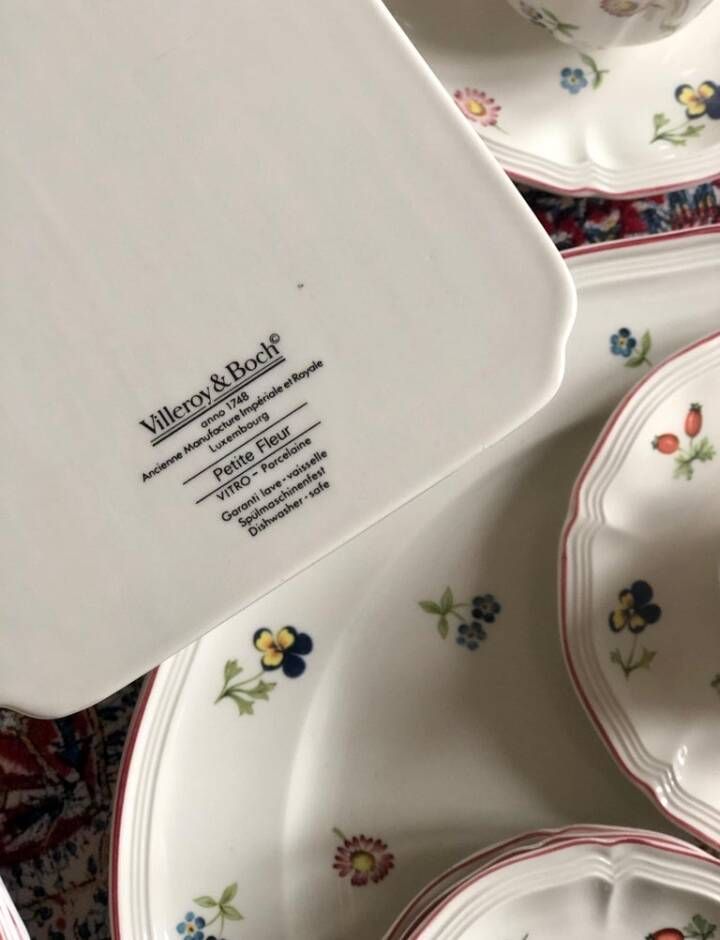 Villeroy & Boch 'Petite Fleur' comprehensive dinner, tea and coffee service for six per
