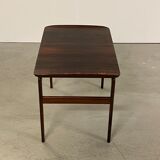 Table basse par Peter Hvidt en palissandre massif