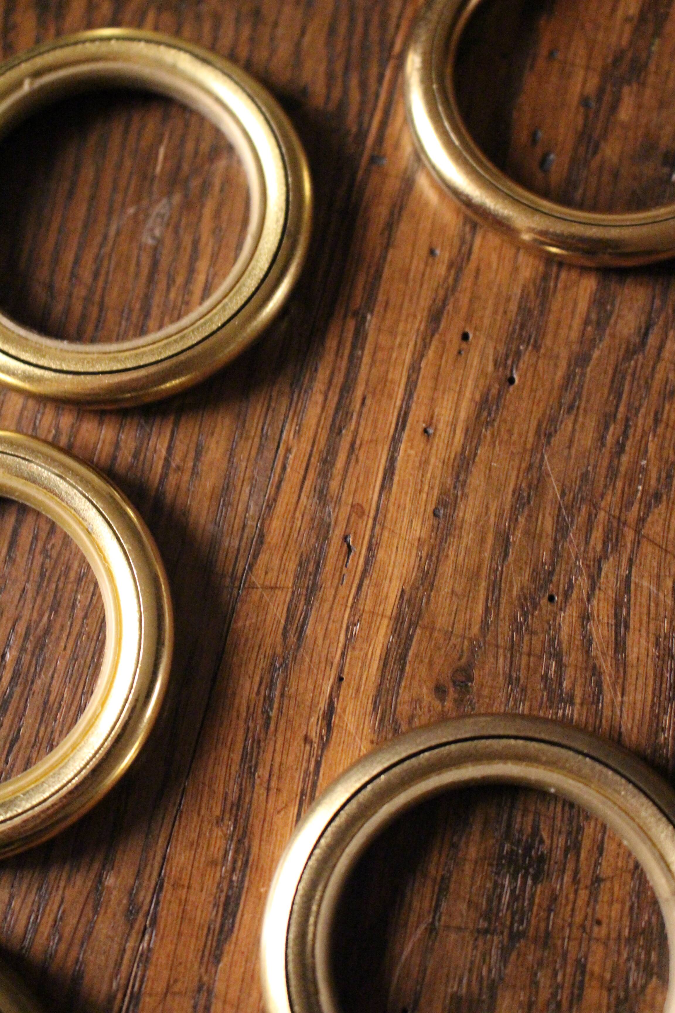 Lot 6 Golden metal towel rings