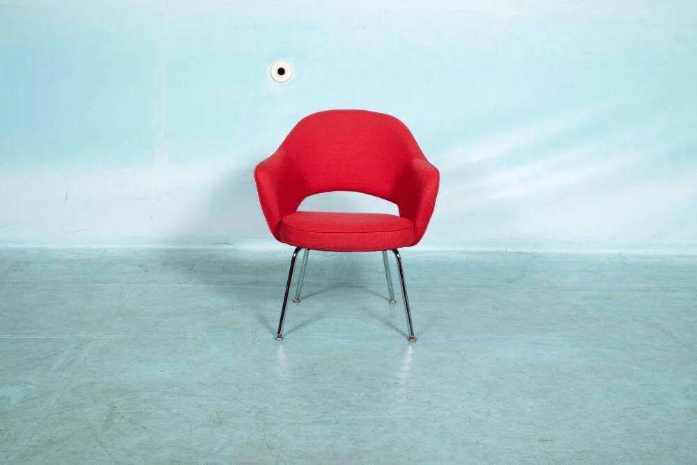 Knoll Saarinen executive chair from the 1960s space age.