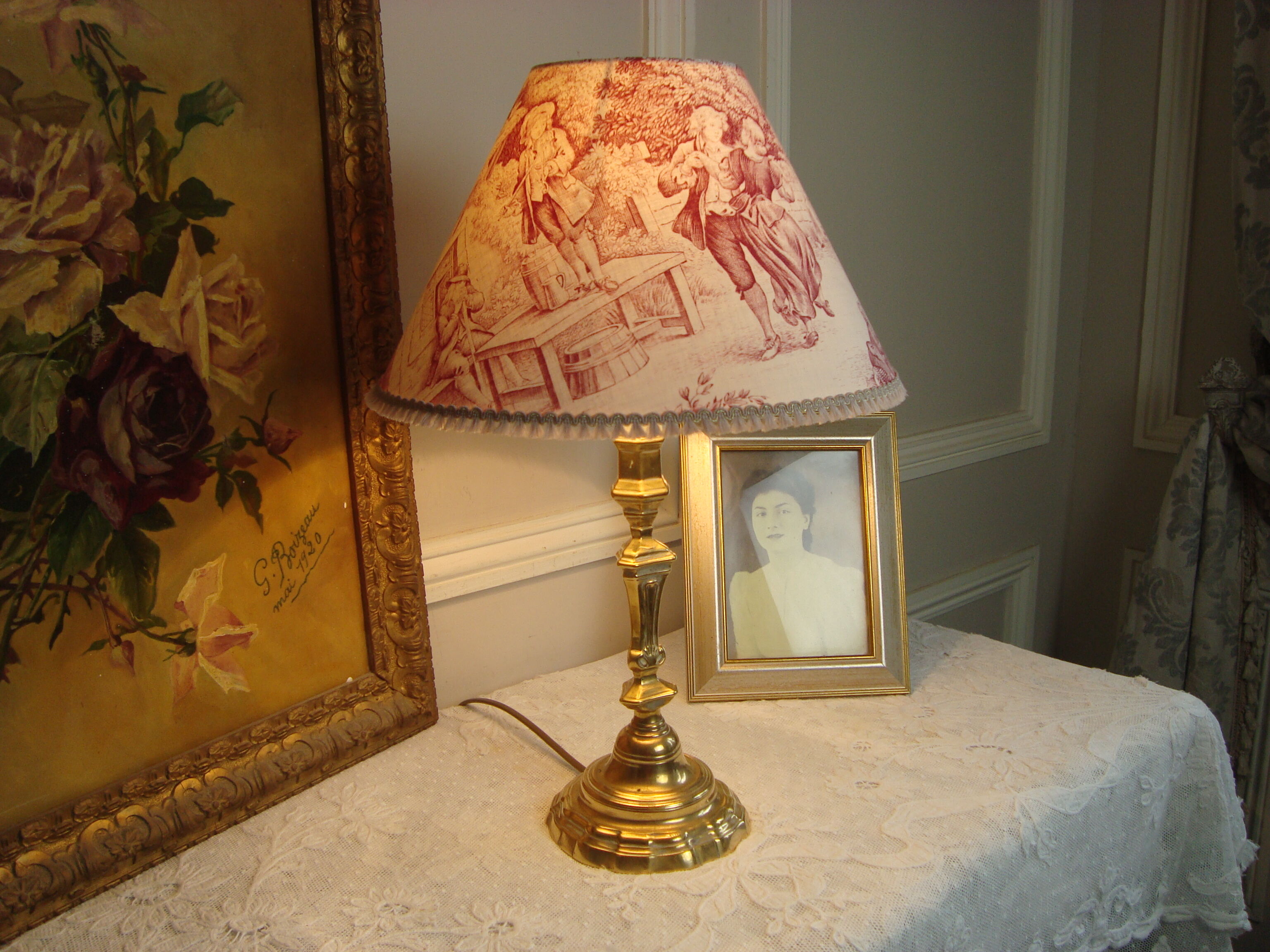 Lampe de table en laiton avec son abat-jour en tissu toile de Jouy ancien